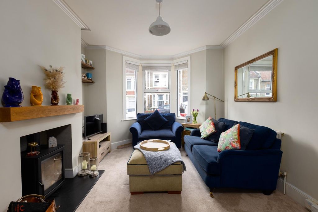 Property photo 1 of 28 11 Rugby Road-1.Jpg