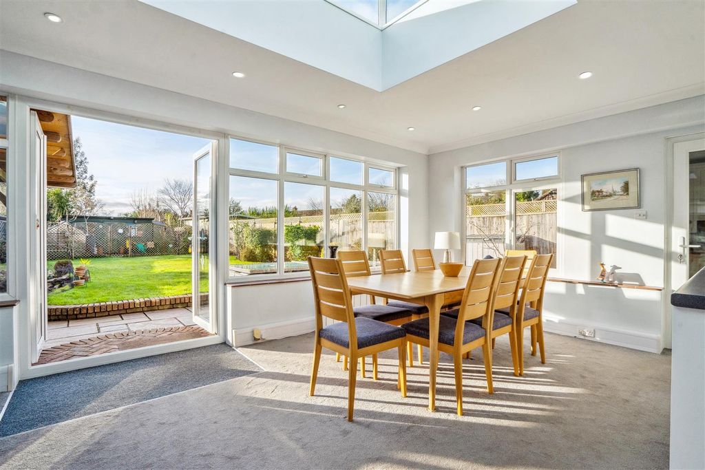 Additional image 4 of 3 bed detached bungalow for salePulens Crescent, Petersfield GU31