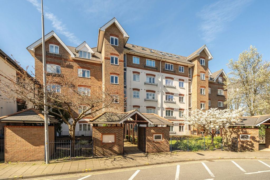 Property photo 1 of 8