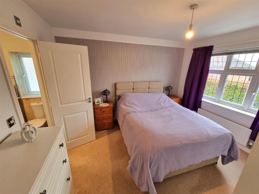 Property photo 3 of 19 Bed 1.Jpg