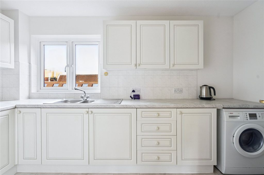 Property photo 3 of 20 Kitchen