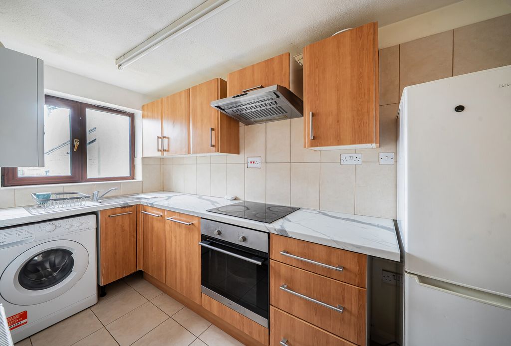 Property photo 2 of 8 1435929-24-69c65B...