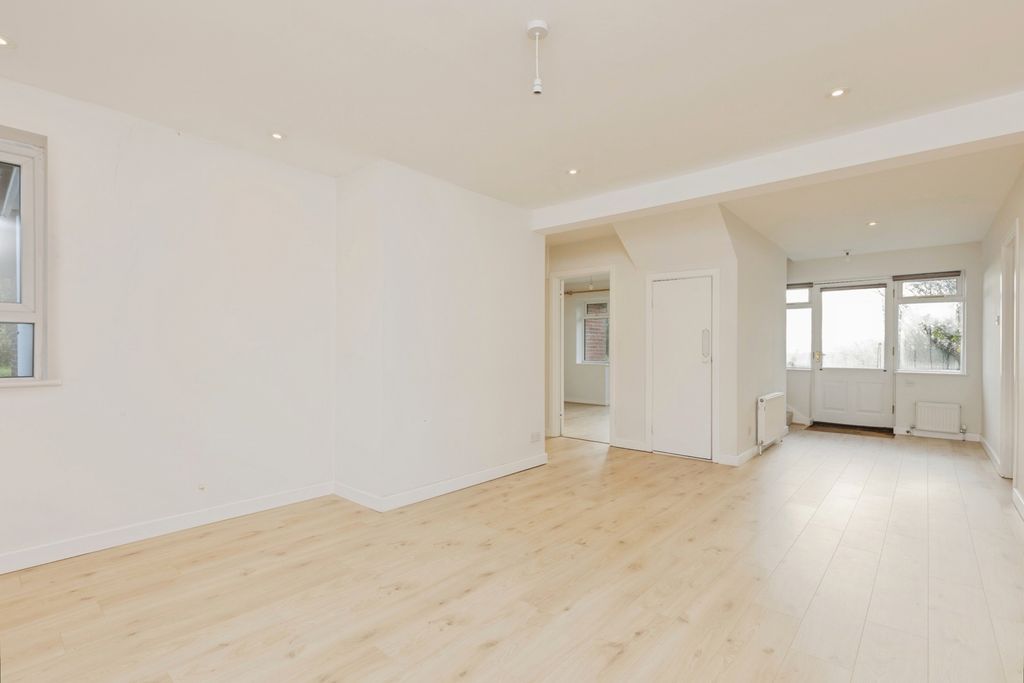 Property photo 3 of 20 Pbox-Img.Jpg