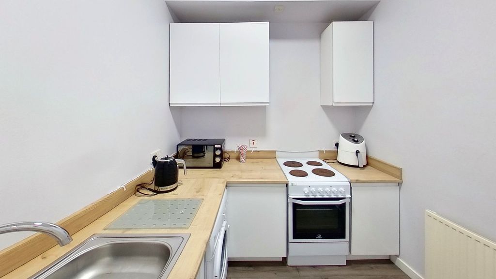 Property photo 3 of 7 Kitchen