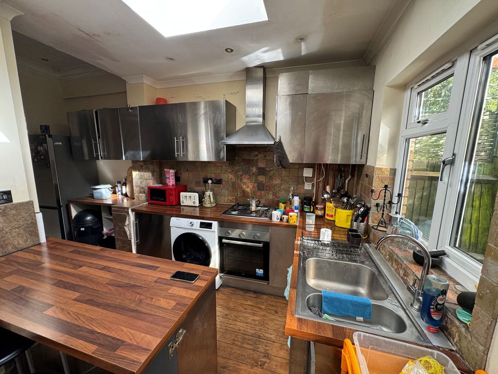 Property photo 3 of 5