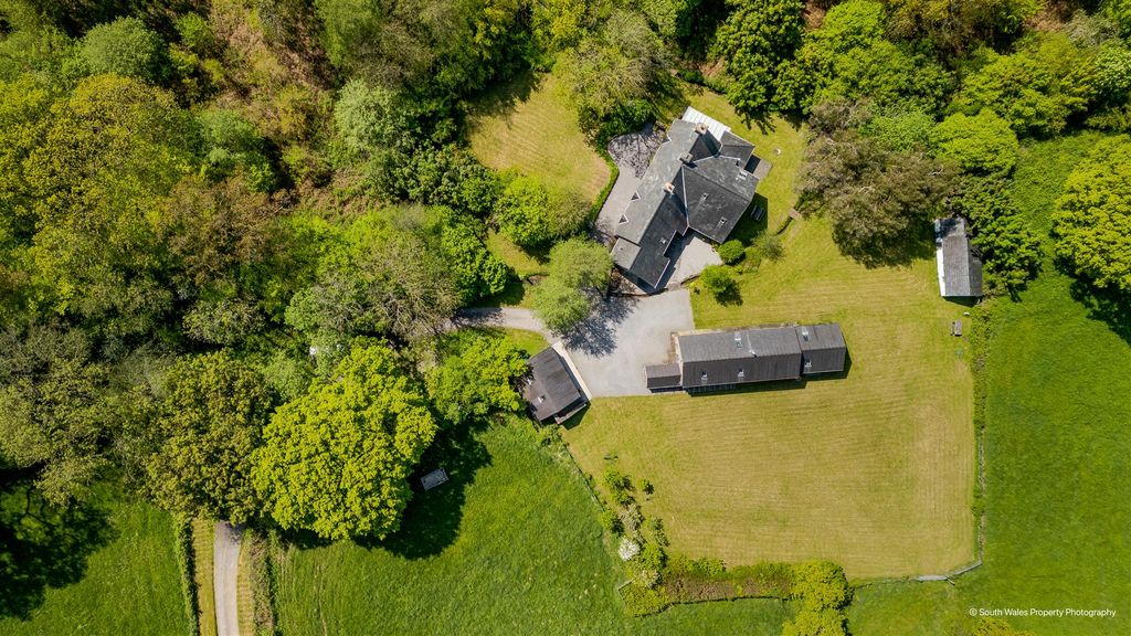 Property photo 1 of 35