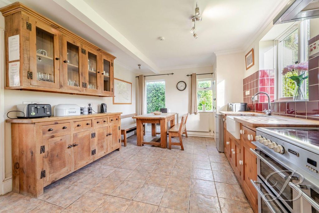 Property photo 3 of 50 E_Pfmlxq.Jpg