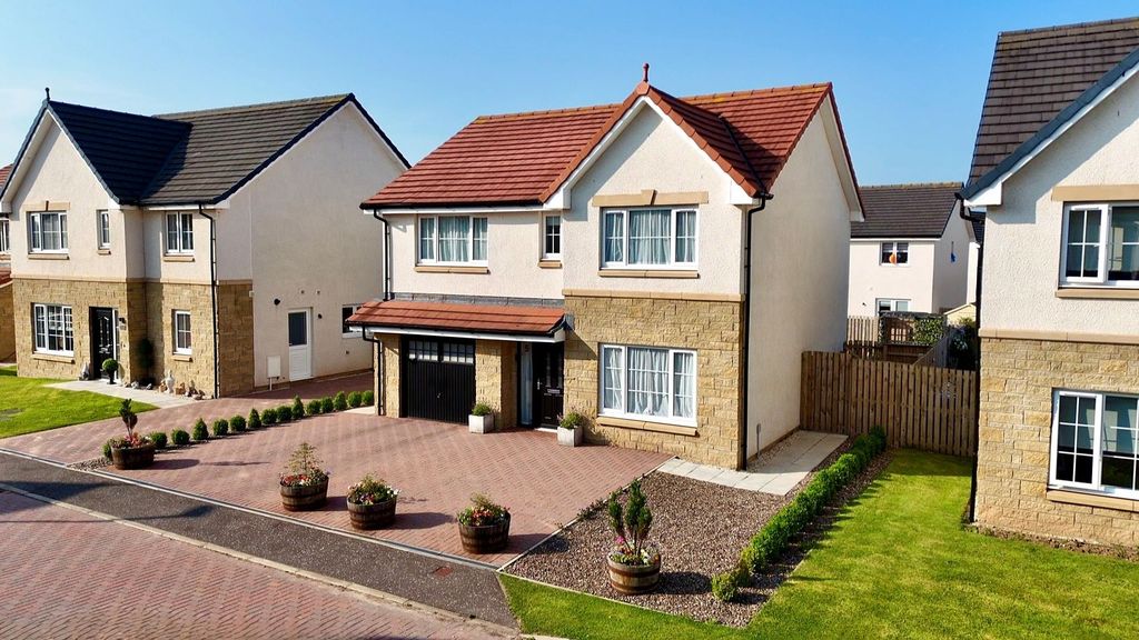 Property photo 1 of 33