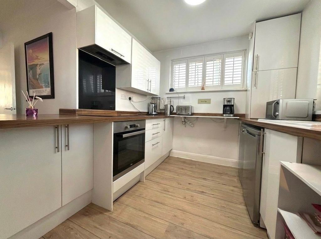 Property photo 3 of 8 Gallery