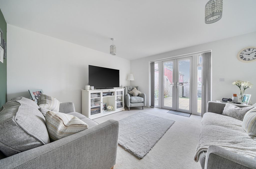 Property photo 2 of 12 1401838-22-696F94...