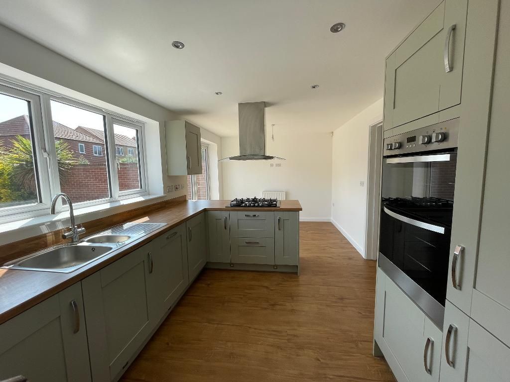 Property photo 2 of 14 Kitchen