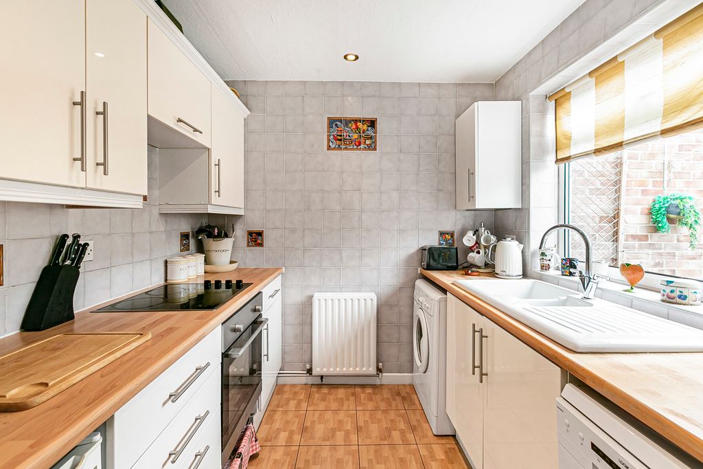 Property photo 3 of 13 Kitchen