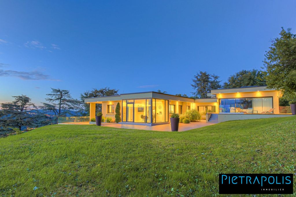 Property photo 1 of 28