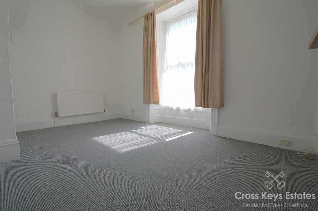Property photo 3 of 12 Sitting Room