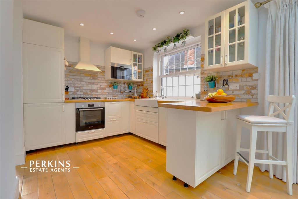 Property photo 1 of 18 Kitchen.Jpg