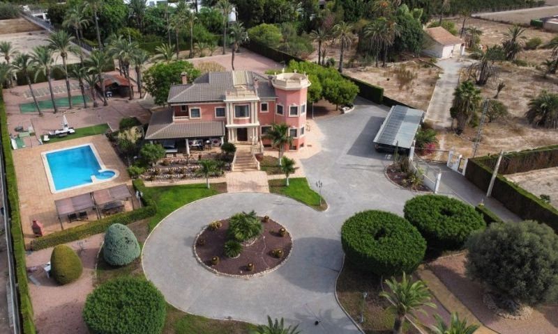 Property photo 2 of 40