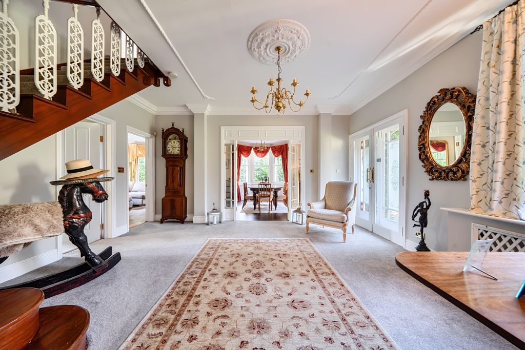 Property photo 2 of 27