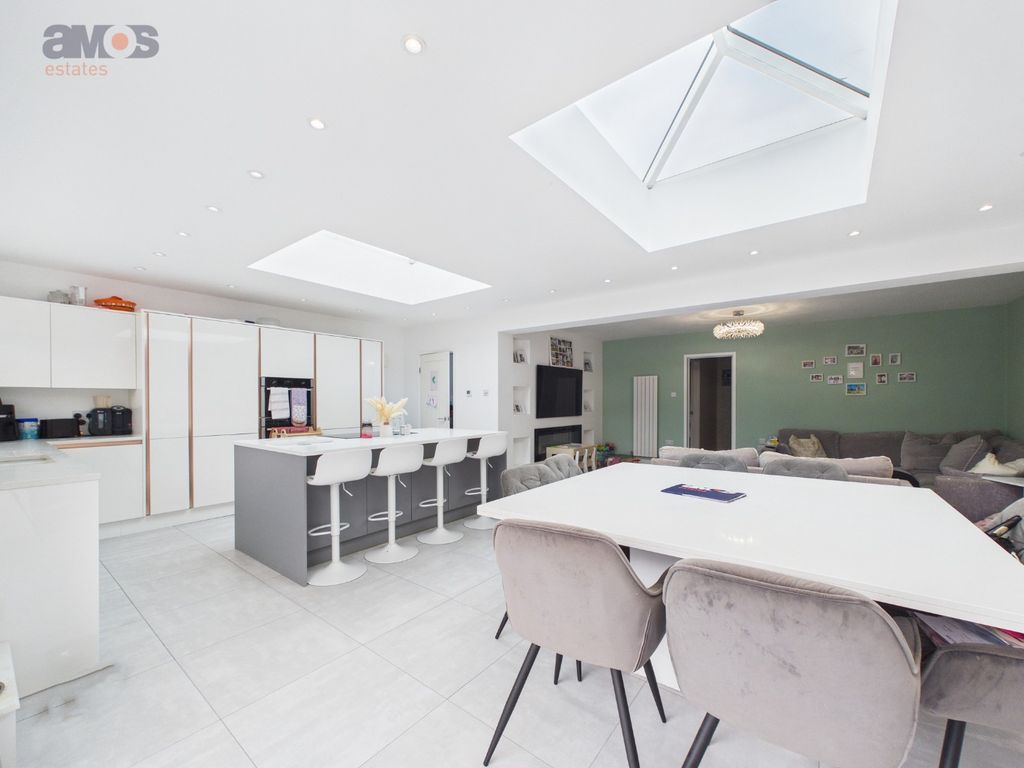 Property photo 2 of 19 5035332