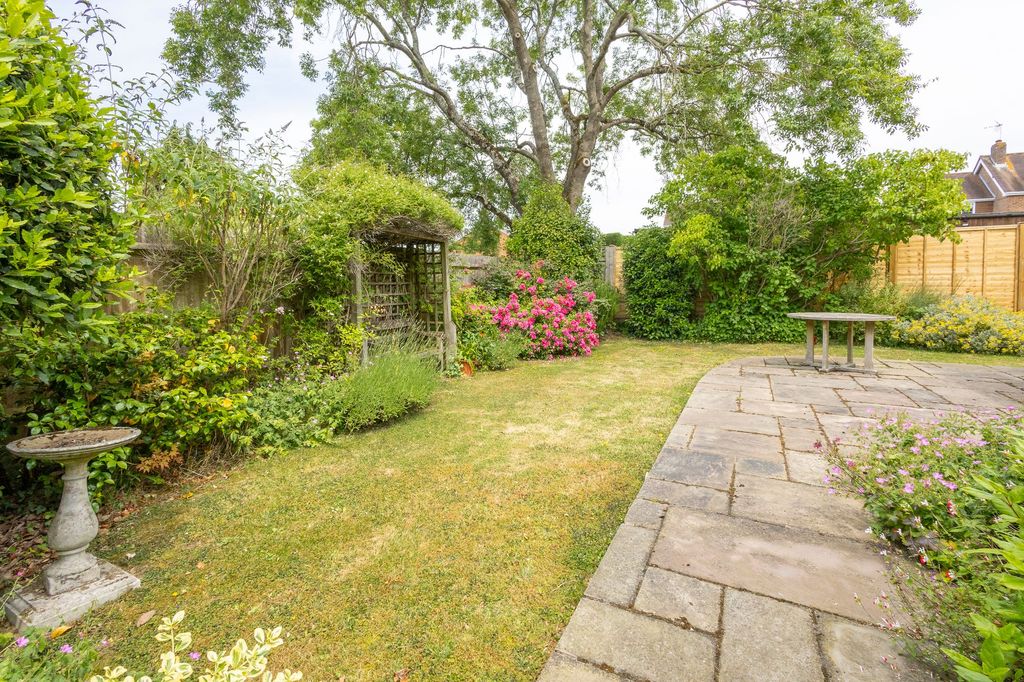 Property photo 2 of 27