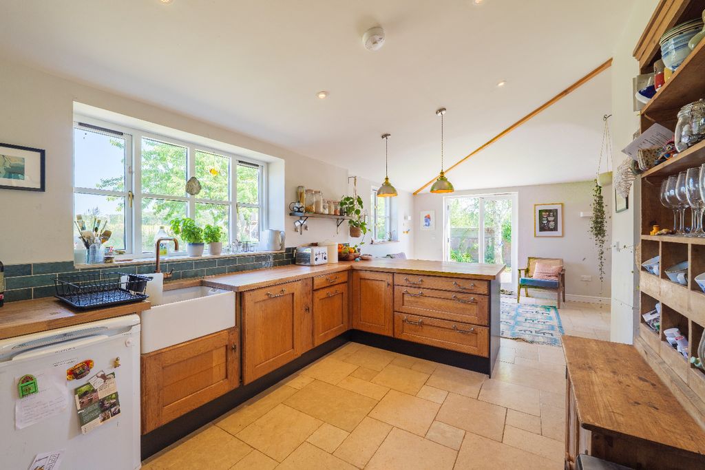 Property photo 2 of 24 5175815