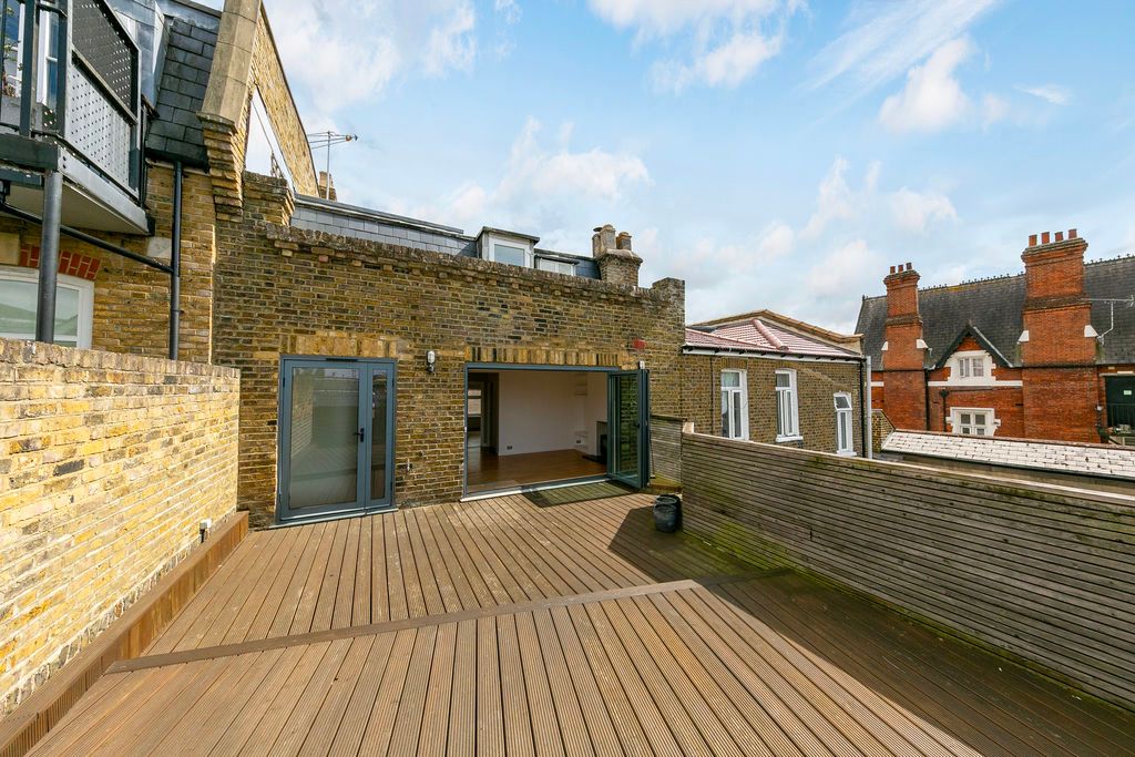 Property photo 1 of 14 Bridge Road, East Molesey