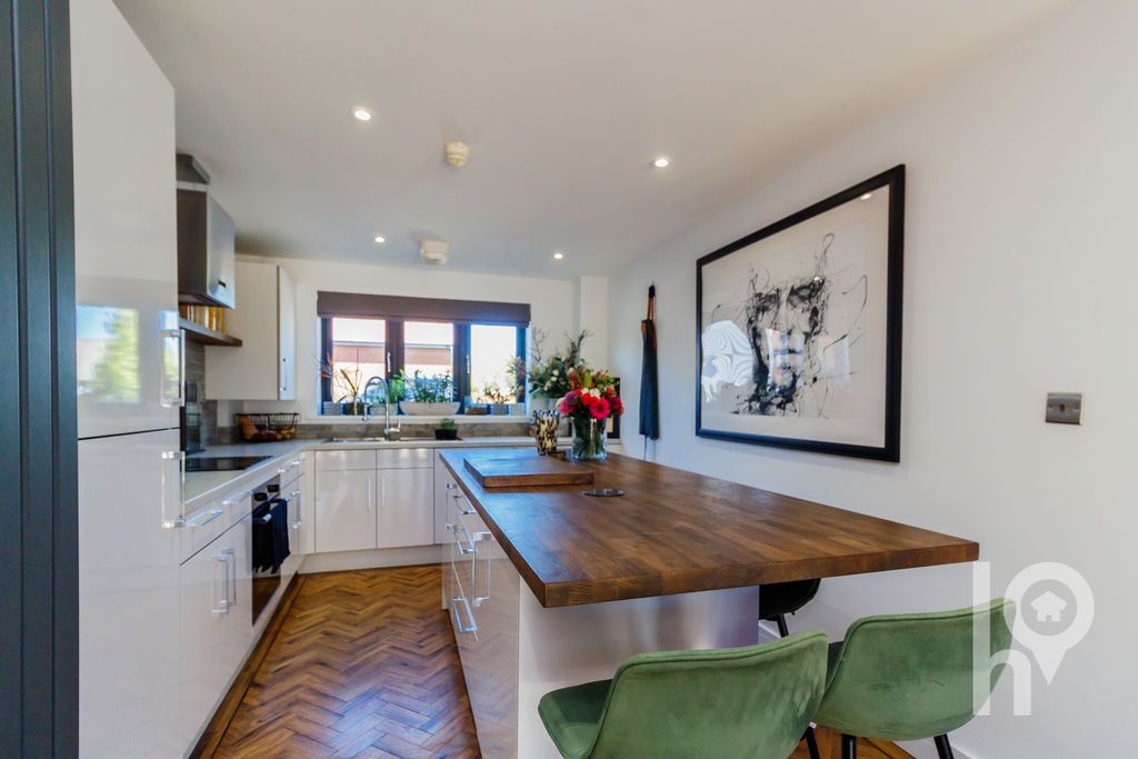 Property photo 2 of 14 Photo 12