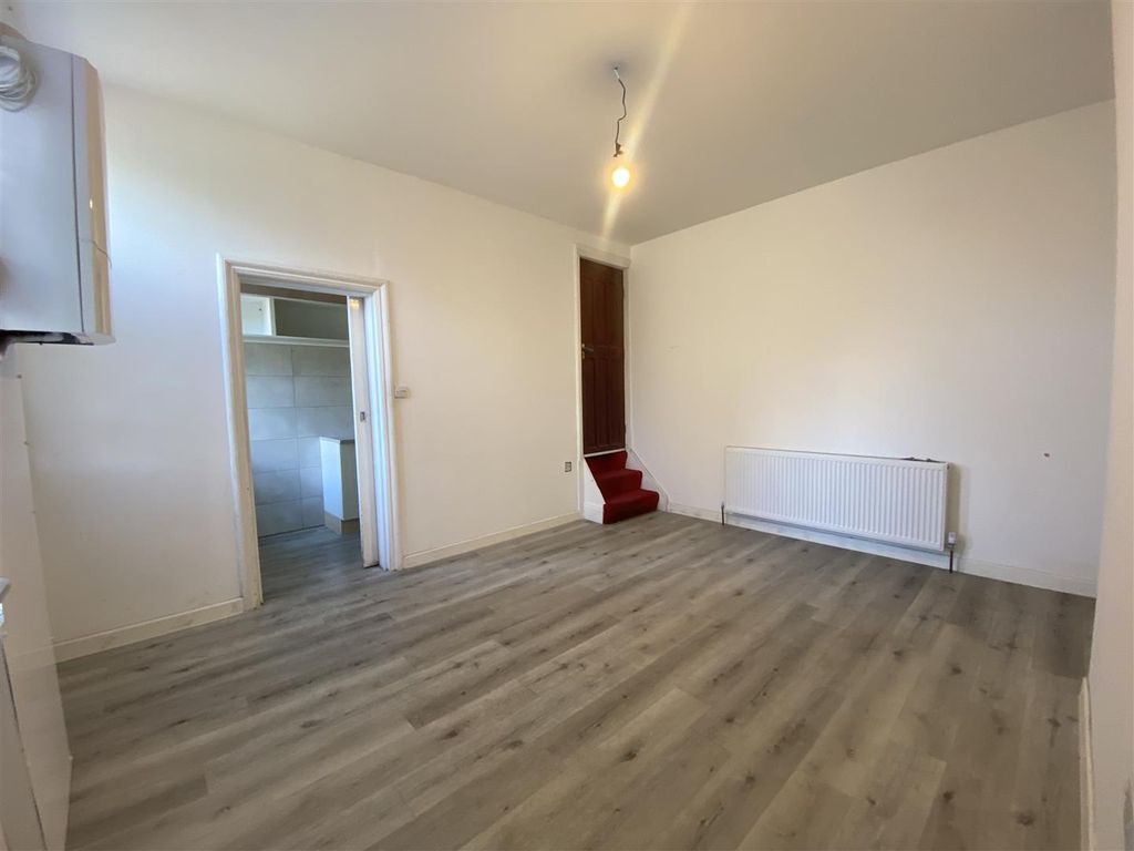 Property photo 3 of 21 Living Room