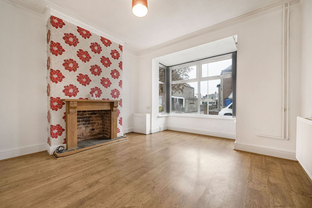 Property photo 2 of 23