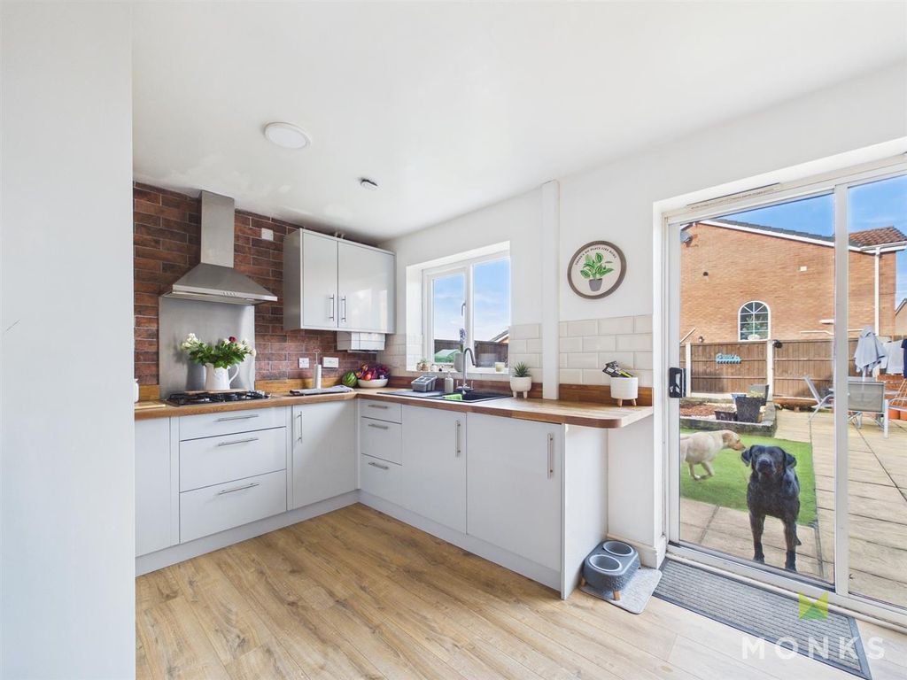 Property photo 3 of 11 Cam01420G0-Pr0846-Still008.Jpg