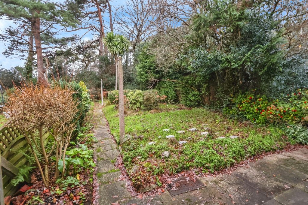 Property photo 2 of 15 Garden