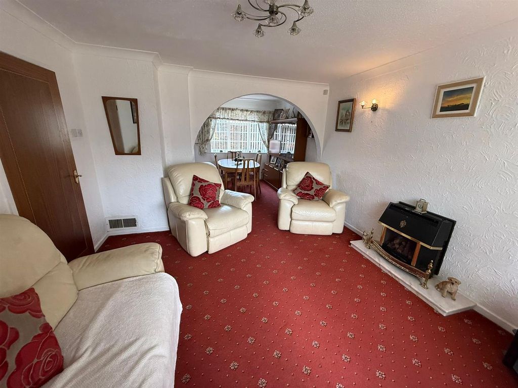 Property photo 2 of 17 1c003Dac-B9A5-4B3d-89Ec-3c4Fa225Ab2A.Jpg