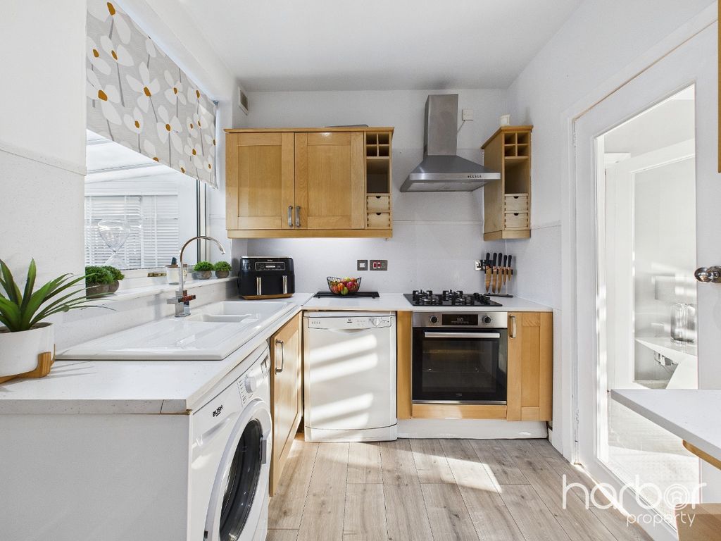 Property photo 3 of 27 4810315