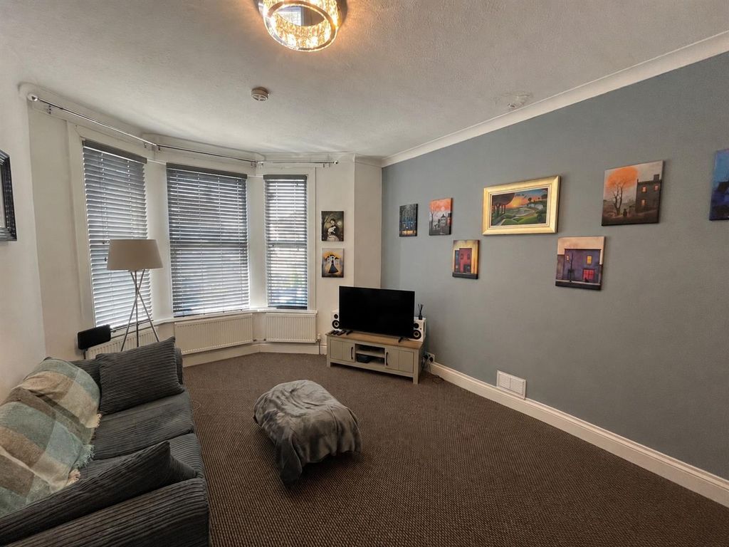 Property photo 3 of 7 Lounge