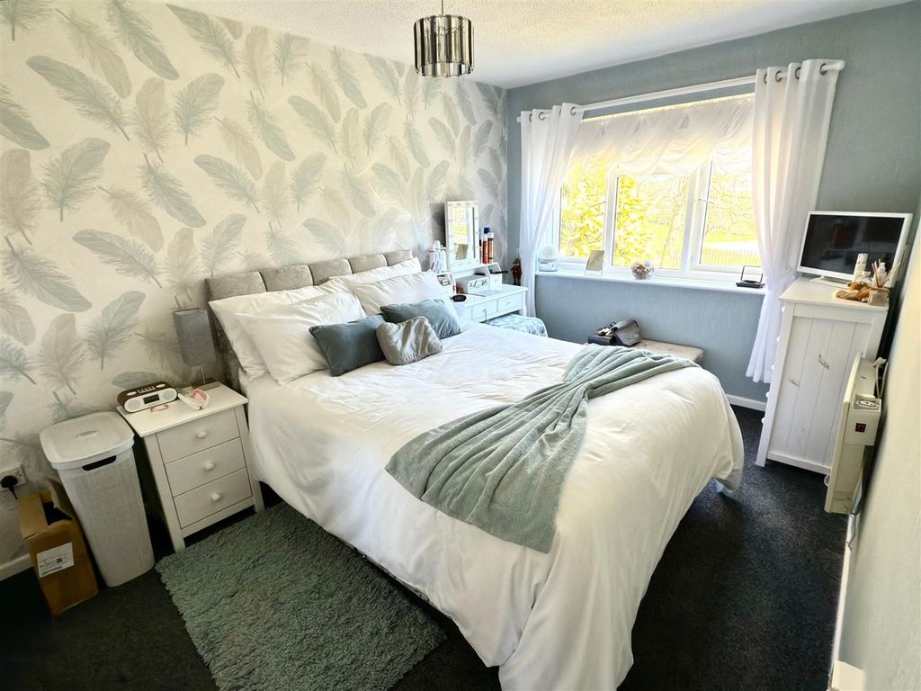 Property photo 3 of 8 Bedroom 1.Jpg