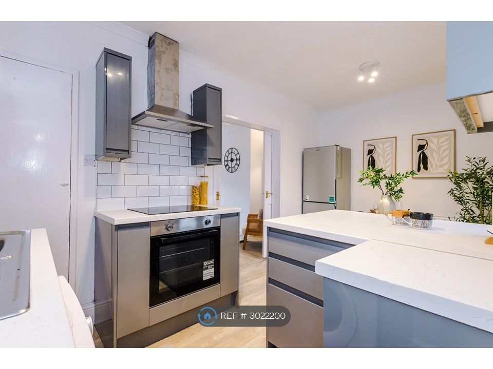 Property photo 2 of 18 Kitchen