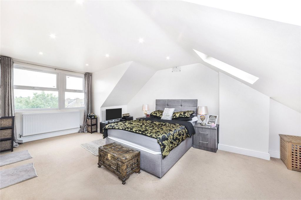 Property photo 3 of 11