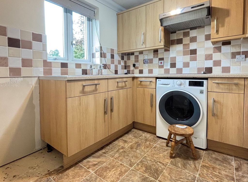 Property photo 2 of 7 Kitchen