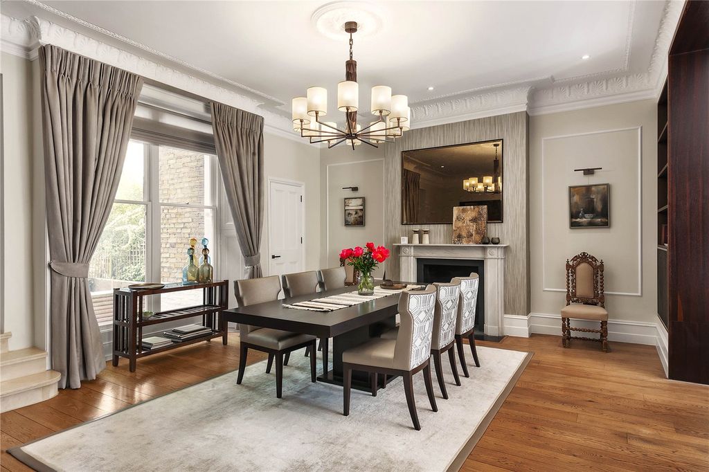 Property photo 3 of 17 Dining Area