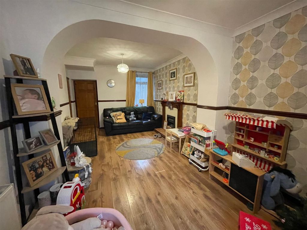 Property photo 3 of 17