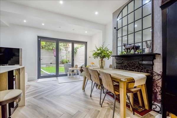 Property photo 3 of 11 Photo