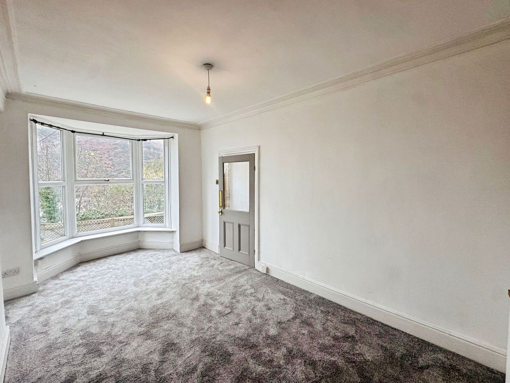 Property photo 3 of 32