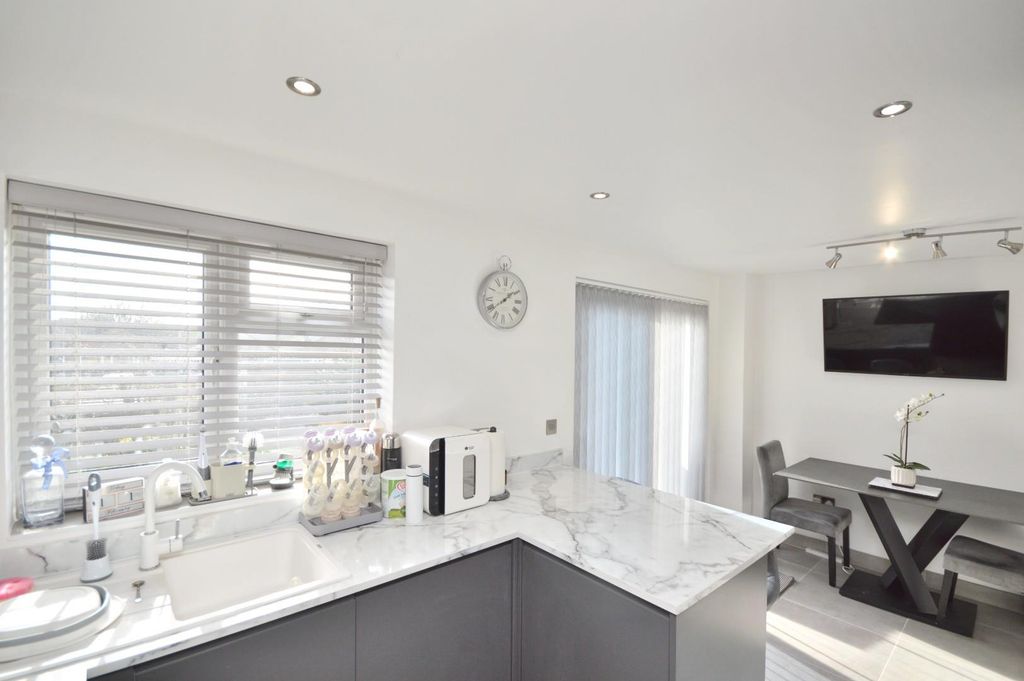 Property photo 3 of 16 Kitchen/Dining Room