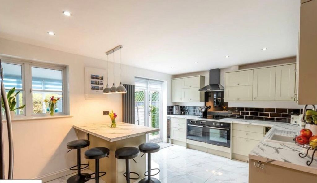 Property photo 2 of 17 Kitchen