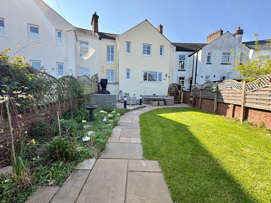 Property photo 2 of 35