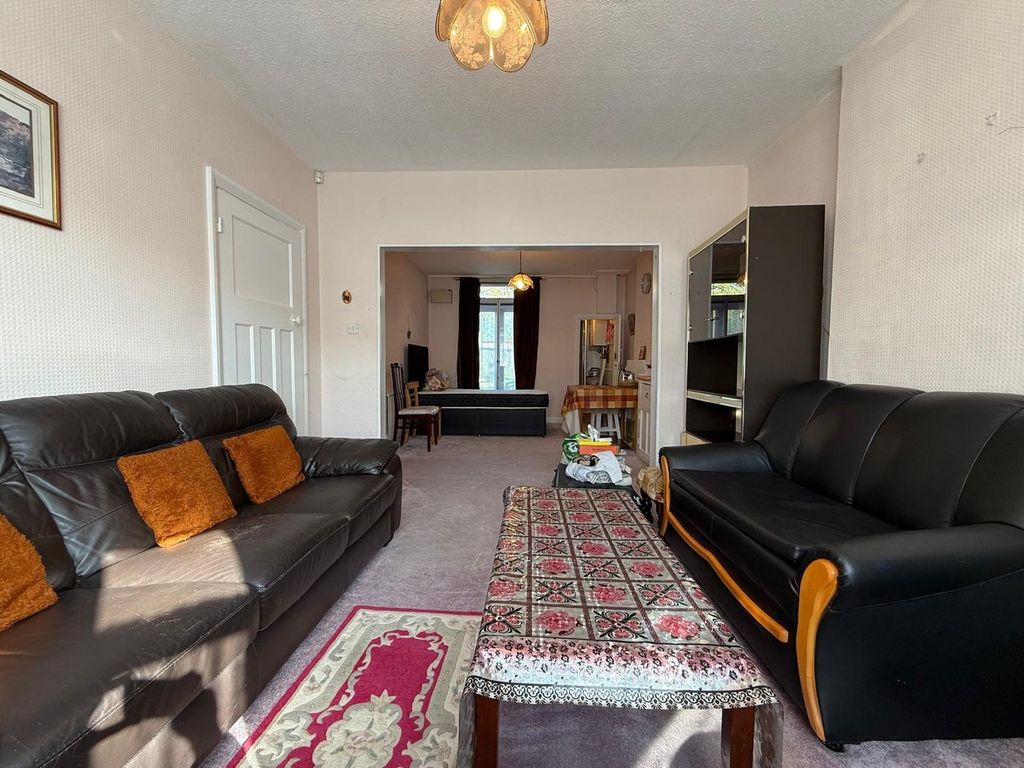 Property photo 3 of 14 Through Lounge