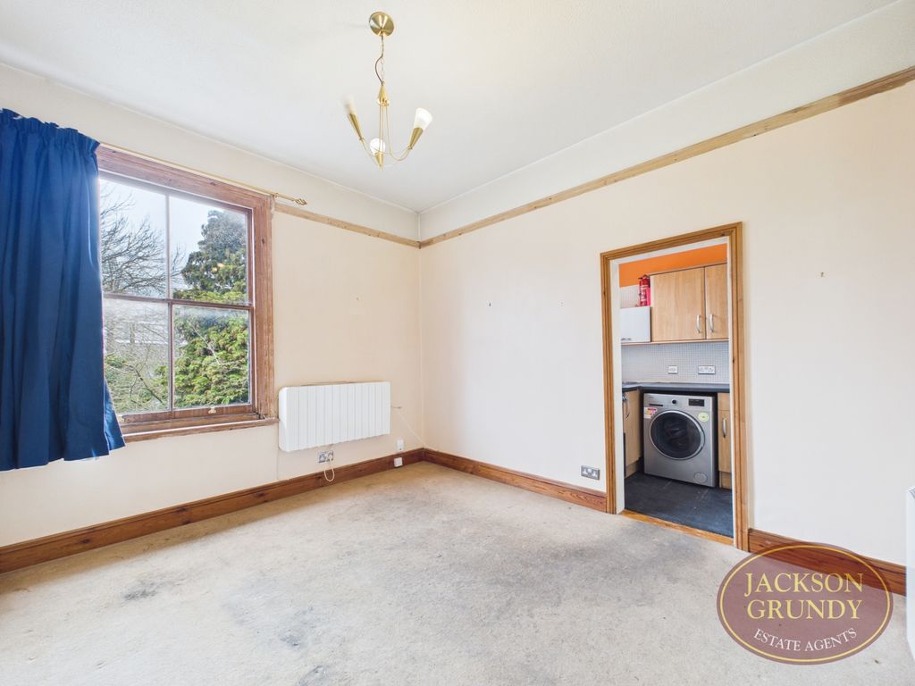 Property photo 3 of 11 Wellingborough Road