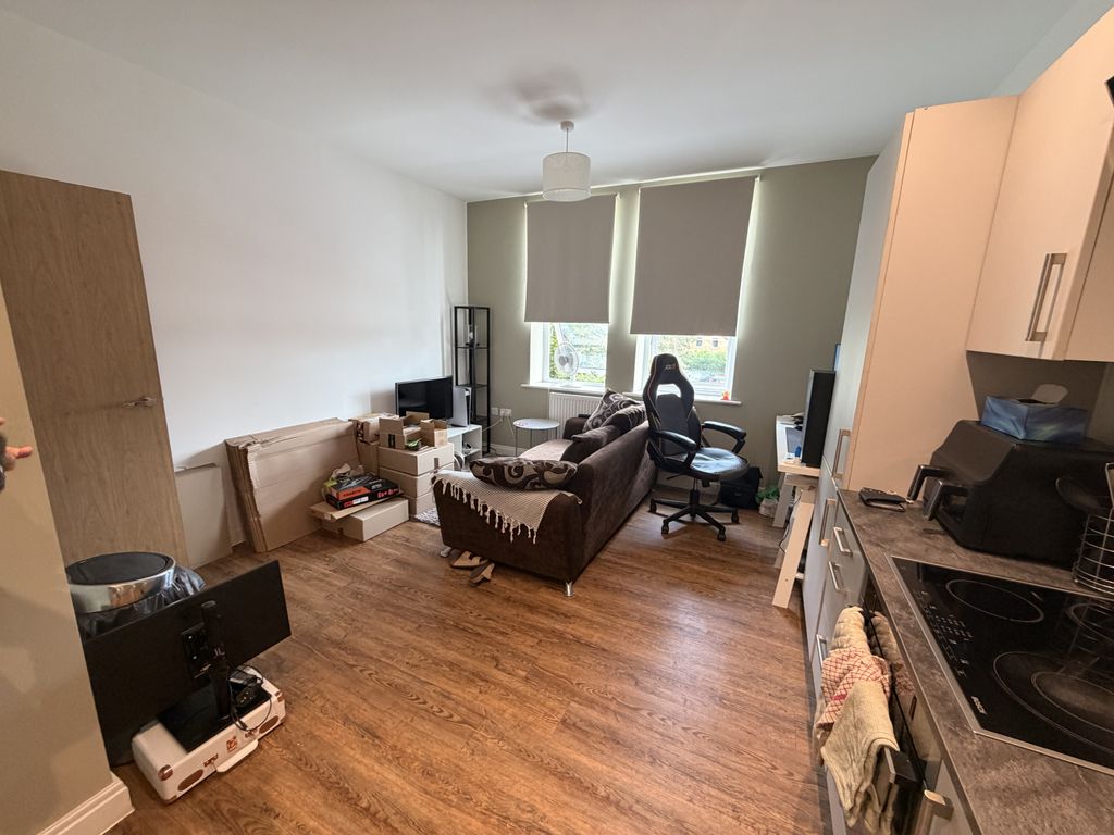 Property photo 1 of 6 Modern One-Bedroom First-Floor Apartment In A Prime Solihull Location