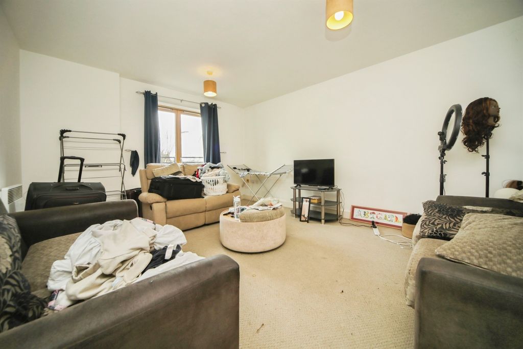 Property photo 3 of 11
