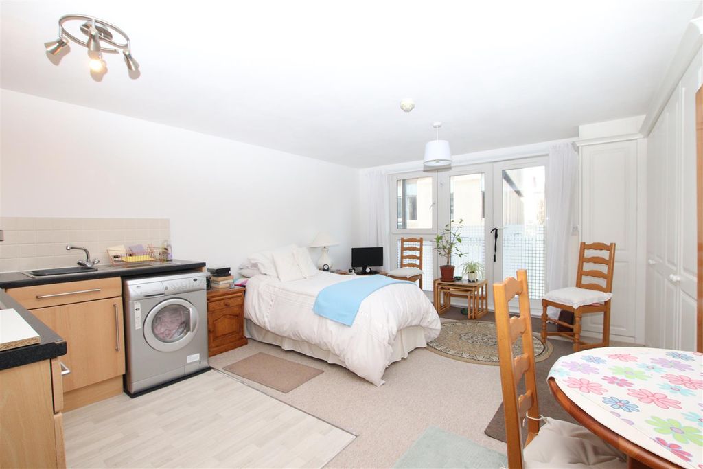 Property photo 2 of 7 Studio Accommodation.Jpg