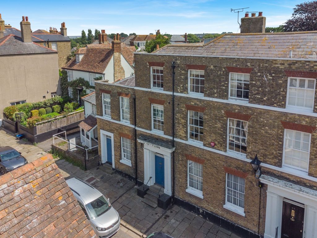 Property photo 2 of 22 37 High Street